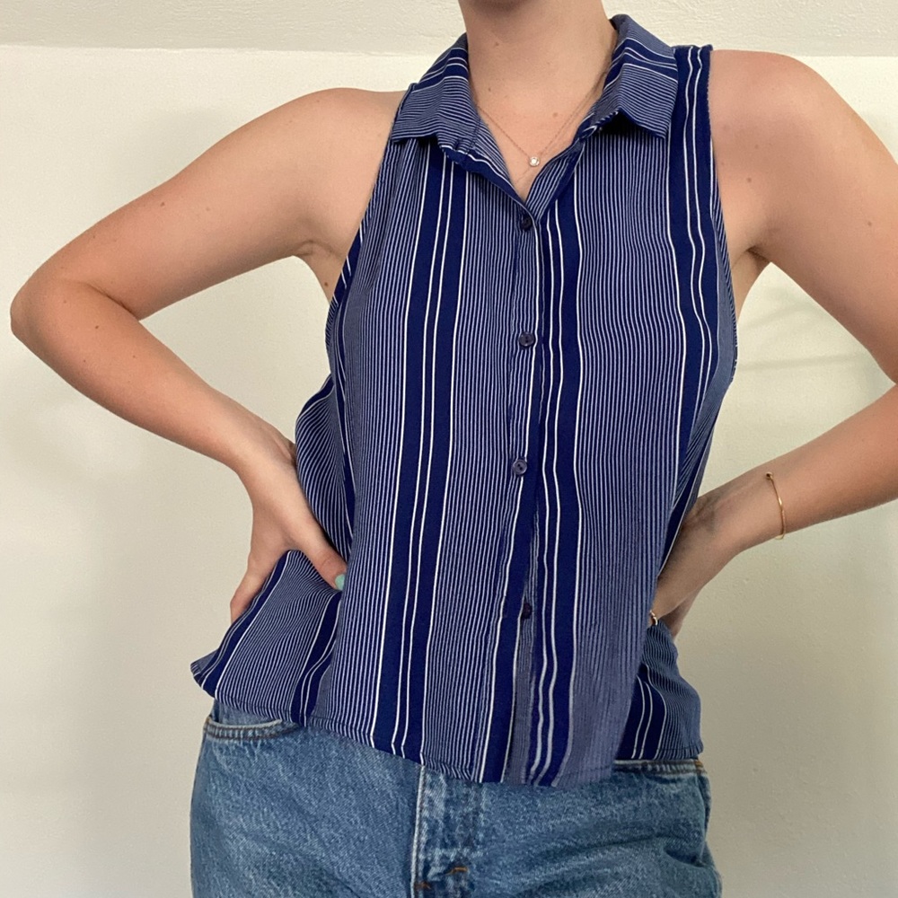 Light Collared Blouse - Picture 2 of 9